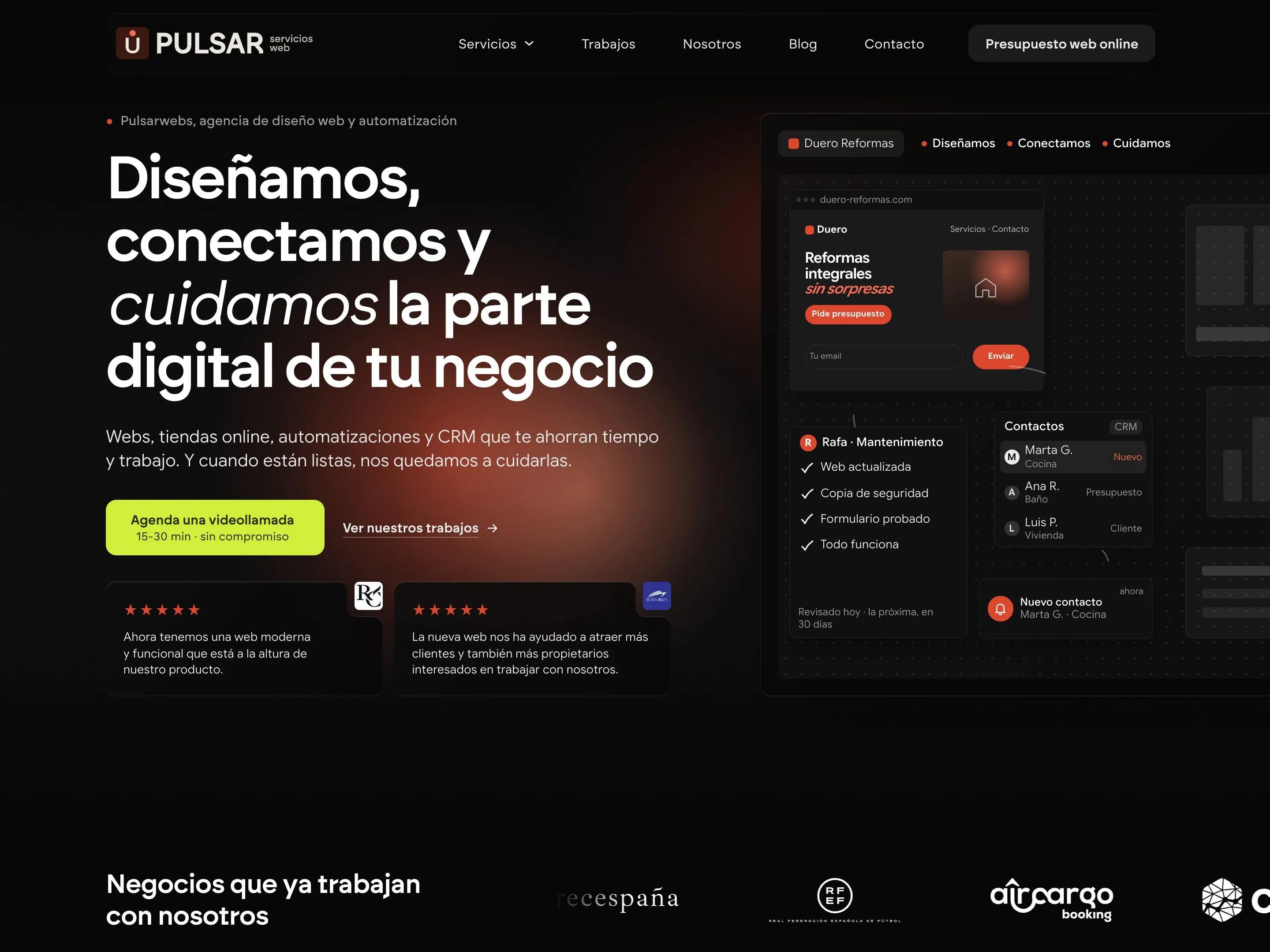 Portada de pulsarwebs.com con el titular «Diseñamos, conectamos y cuidamos la parte digital de tu negocio» y el tablero animado