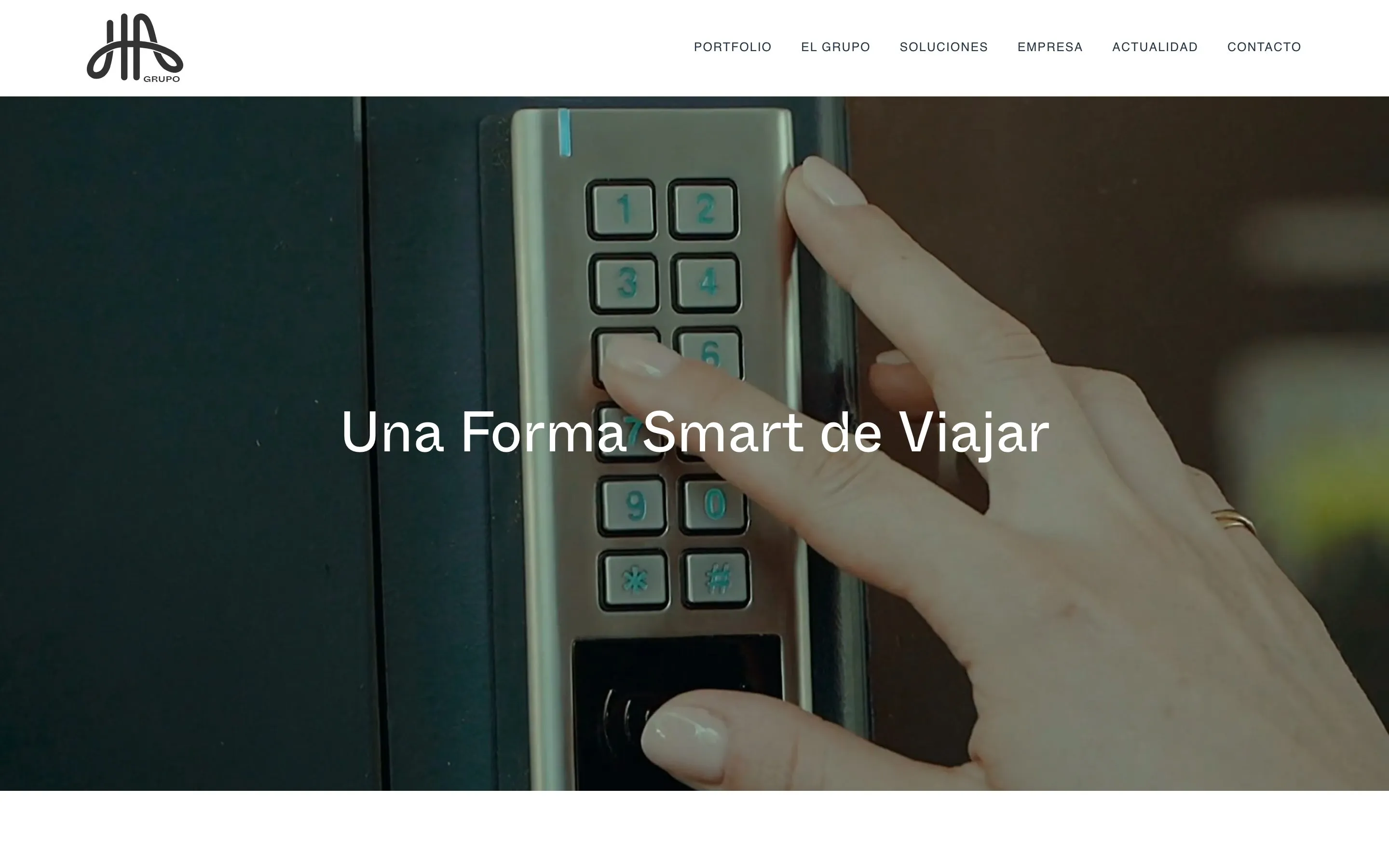 Página de inicio de grupohahoteles.com en escritorio y en móvil