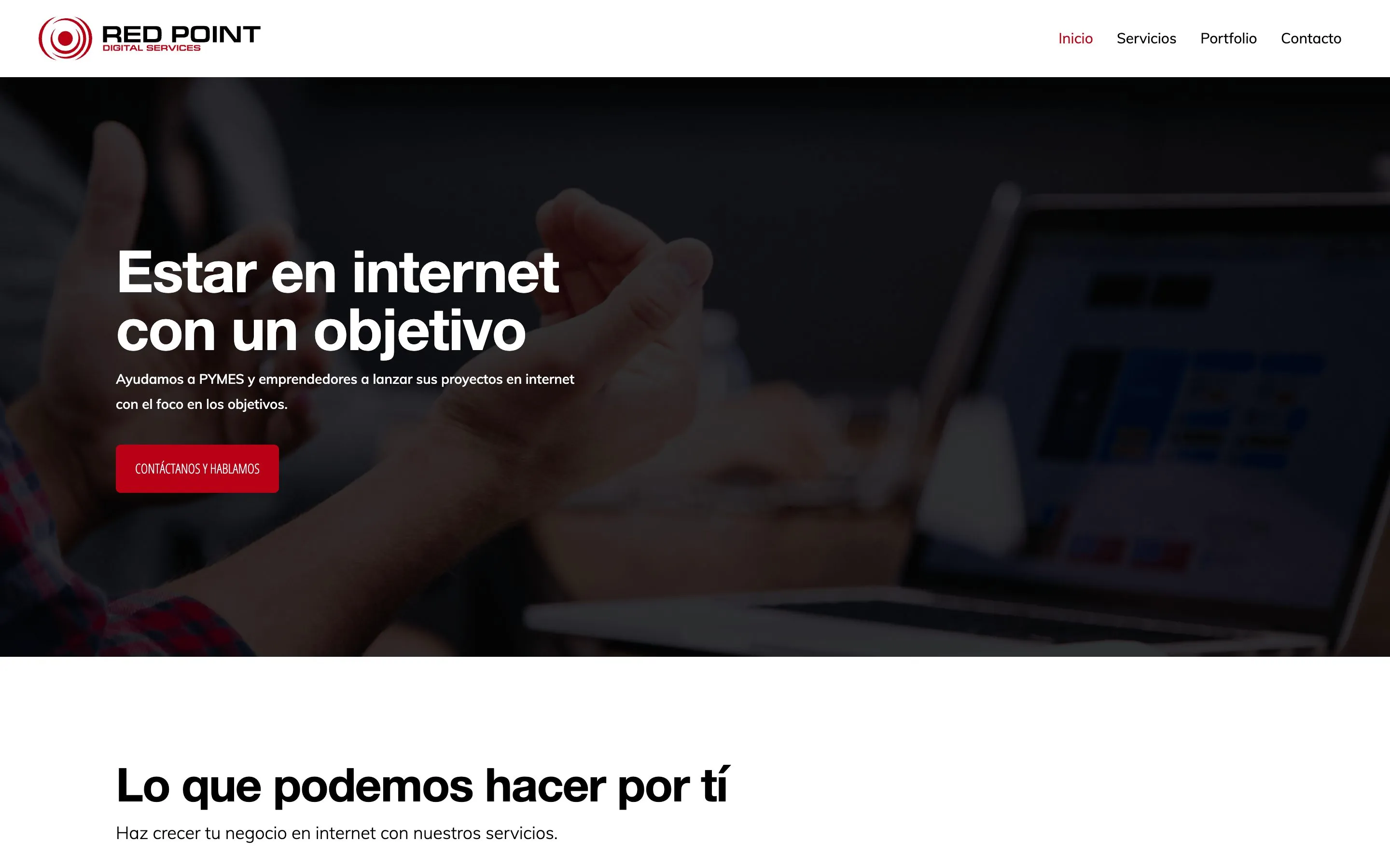 Página de inicio de redpointdigitalservices.com en escritorio y en móvil, con el lema «Estar en internet con un objetivo»